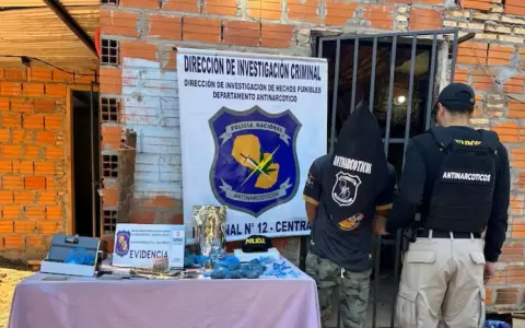 Evidencias incautadas tras el allanamiento en Luque.