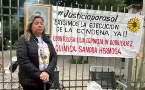 Mar�a de Ch�vez, madre de la v�ctima.