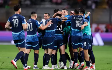 Dos paraguayos en el equipo ideal del �ltimo combo