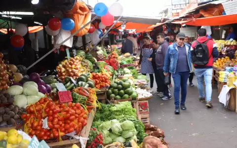 Movimiento comercial en el Mercado 4.