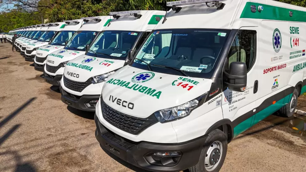 Gobierno Nacional entreg� ambulancias.