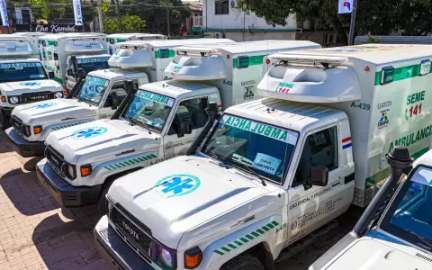 Gobierno Nacional entreg� ambulancias.