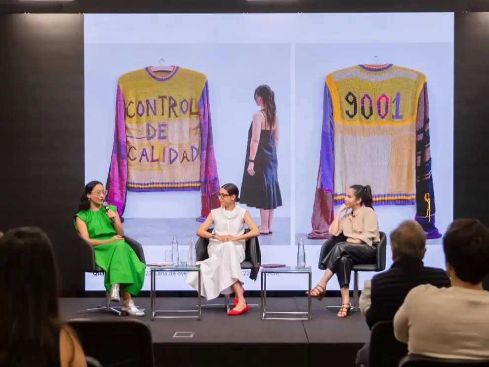 Lucrecia Lionti (artista argentina), Irene Gelfman y Andrea Vazquez (presidenta del IPA) durante el foro. Cortes�a