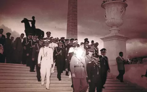 "Bajo las banderas, el sol", dirigida por Juan Jos� Pereira. Archivo