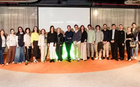Comitiva internacional que conoci� las oficinas del grupo empresarial.