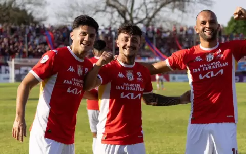 Cerro Porte�o desaprovecha derrota de Guaran� y, con dos jugadores m�s, cae en el Ka'arendy