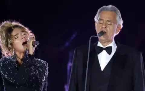 Karol G y Andrea Bocelli canta por la fraternidad en un memorable macroconcierto en la plaza vaticana.