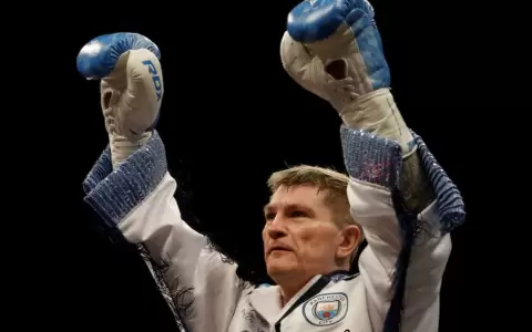 Ricky Hatton tuvo un retorno en 2022 en una exhibici�n ante Marco Antonio Barrera.