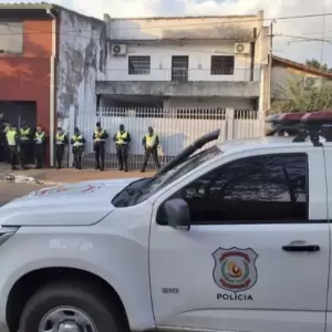 Refuerzan custodia policial en la casa de Yamy Nal tras protestas ciudadanas
