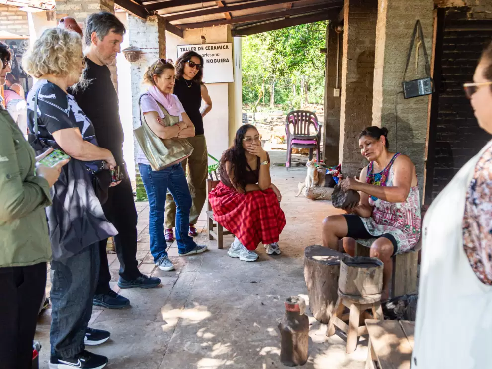 Visita a talleres de artistas populares en Tobat�. Cortes�a