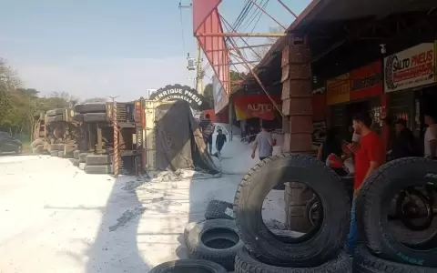 No es nieve ni otra cosa "artificial". Es almid�n de mandioca que invadi� la gomer�a.
