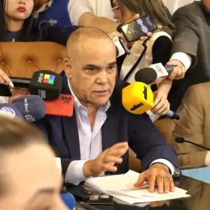 Titular del Congreso repudia amenazas contra periodistas y exige acciones concretas
