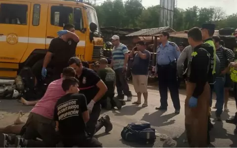 Hombres caen a un pozo ciego.