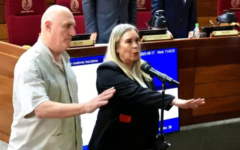 Gladys Luc�a Mendoza y Walter Kobylanski asumieron la banca en el Senado.