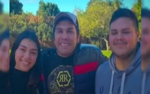 Salvador Caba�as y sus hijos.