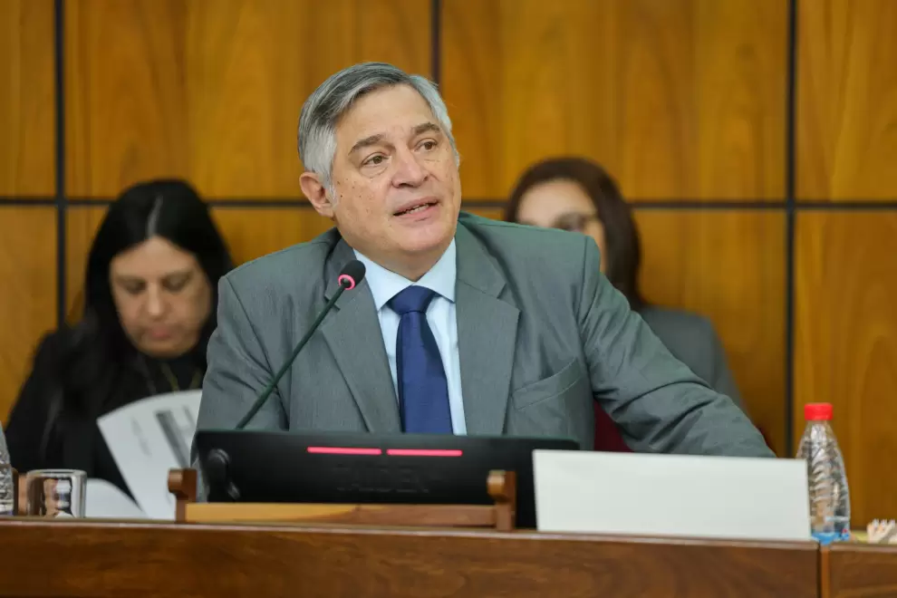 Ministro Luis Ram�rez.