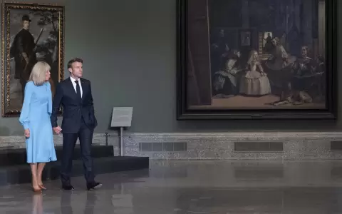 Emmanuel Macron junto a su esposa, Brigitte Macron.
