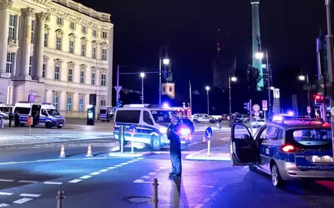 19 de septiembre de 2025: dispositivo policial para facilitar el desalojo en la zona de la plaza Schlossplazt, en Berl�n.