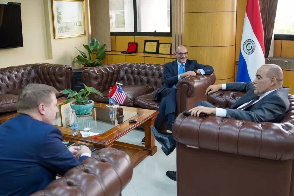 Visita del encargado de negocios de la Embajada de los Estados Unidos en Paraguay, Robert Alter en el Congreso.