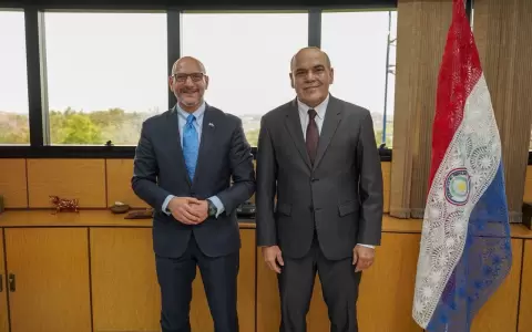 Visita del encargado de negocios de la Embajada de los Estados Unidos en Paraguay, Robert Alter en el Congreso.