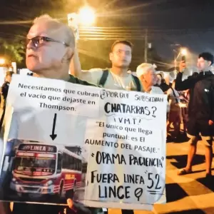 Vecinos de Colonia Thompson se manifiestan por la falta de transporte público