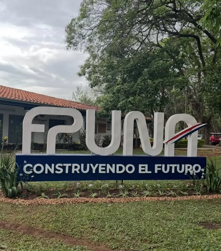 Caso Polit�cnica UNA