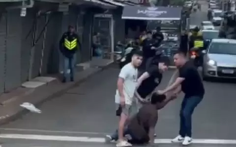 El sujeto posteriormente fue entregado a la Polic�a.