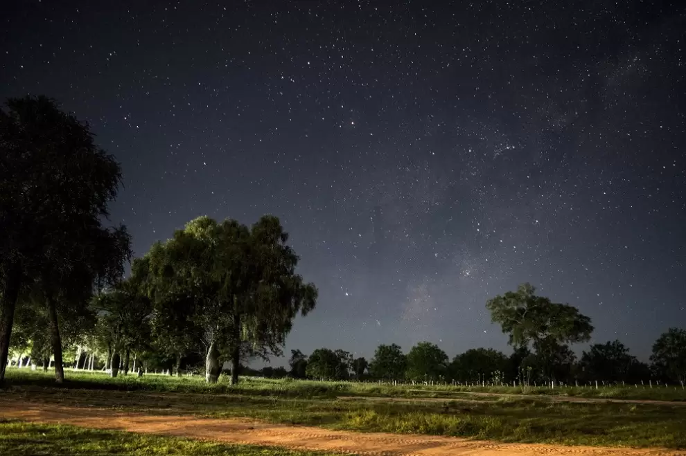 Cielo nocturno en Bahía Negra. (foto: Yawar films)