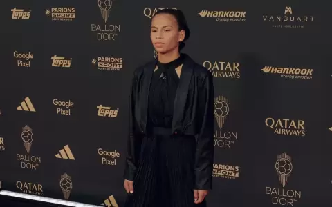 �Qu� elegancia la de Francia! Claudia Mart�nez se presenta en el Th��tre du Ch�telet