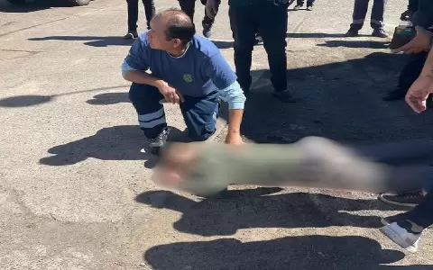 El port�n que se desplom� sobre la v�ctima ten�a al menos 500 kilos.