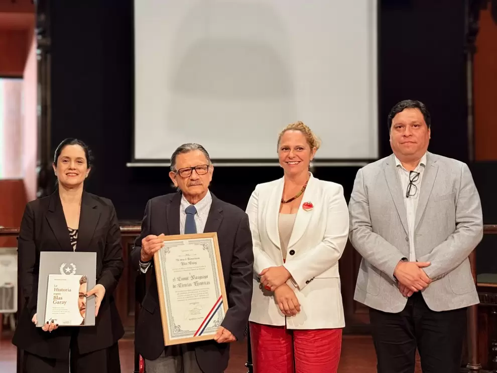 Acto de entrega del reconocimiento Blas Garay.