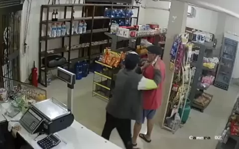 El hecho delictivo qued� registrado por la c�mara de seguridad de la despensa.