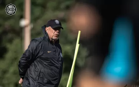 Olimpia: �ver Hugo Almeida prepara una l�nea de tres zagueros para la Copa Paraguay