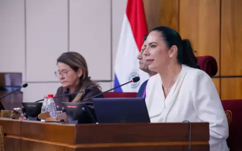 Claudia Centuri�n ministra de Obras P�blicas.