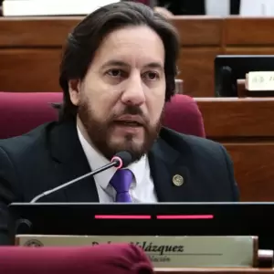 Posible tr�fico de influencias: "Est�n haciendo vito del dinero de Itaip�", afirma senador Rub�n Vel�zquez