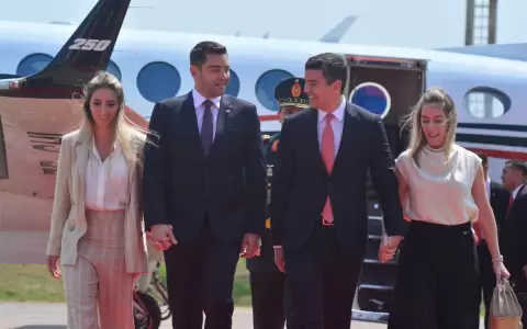 Pedro Alliana y esposa y Santiago Pe�a y primera dama.