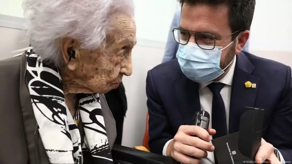 Pere Aragonès, expresidente de la Generalitat de Cataluña,visitó a María Branyas en la residencia de Olot donde vivía la persona más longeva del mundo