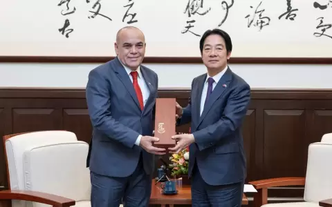 Basilio N��ez, titular del Congreso, junto a William Lai, presidente de Taiw�n.