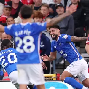 Estreno goleador de Omar Alderete en la Premier League