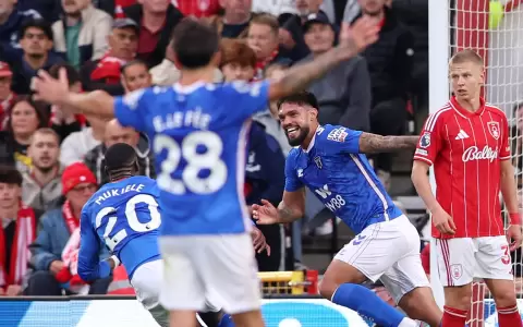 Estreno goleador de Omar Alderete en la Premier League
