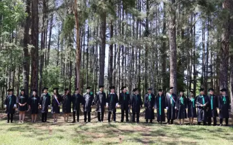 Nuevos t�cnicos forestales.