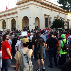 Protesta "Gen Z" recorre Asunci�n al grito de "Paraguay": ya hay un detenido