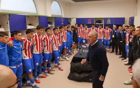 El gesto de Gustavo Alfaro que encendi� a la Albirroja juvenil en su estreno mundialista