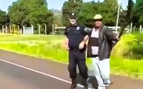Momento en que se retuvo al comisario.