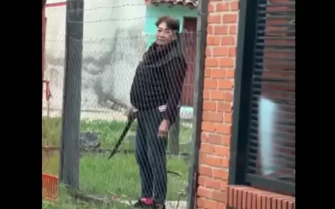 La reacci�n de la mujer genera preocupaci�n entre los vecinos.