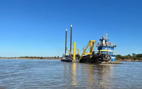 Dragado del r�o Paraguay.