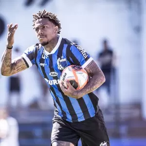 El experimentado delantero que aparece en el radar de Olimpia