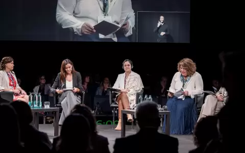 Adriana Ortiz Semidei, ministra de Cultura, entre las panelistas.