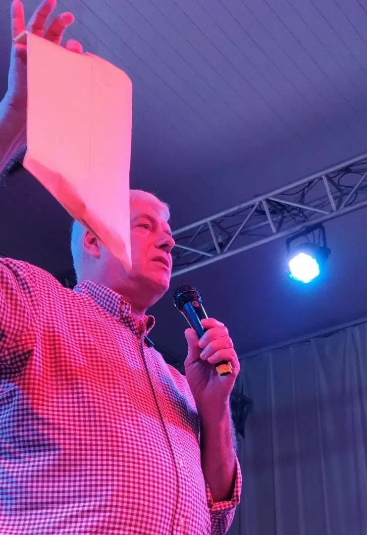 Arnoldo Wiens en acto político.