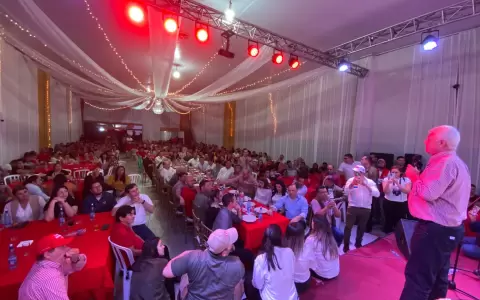 Arnoldo Wiens en acto pol�tico.